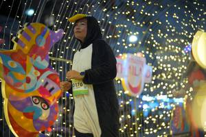 BIB: 0176
                            <button type="button" onclick="openModal(21750823)" class="btn btn-primary btn-sm float-right btn-popup" data-toggle="modal" data-target=".modal-high-quality">
                        <i class="fas fa-shopping-cart"></i> Add to Cart
                    </button>
                                            <button type="button" onclick="isThisMe(21750823, true)" class="btn btn-success btn-sm float-right btn-popup btn-isme hidden" data-toggle="tooltip" data-placement="bottom" title="นี่คือรูปของคุณใช่ไหม คลิกที่นี่เพื่อเอาเข้าอัลบั้ม">
                        <i class="fas fa-plus"></i> Add to album
                    </button>
                    <button type="button" onclick="isThisMe(21750823, false)" class="btn btn-warning btn-sm float-right btn-popup btn-isnotme hidden">
                        <i class="fas fa-ban"></i> Remove from album
                    </button>